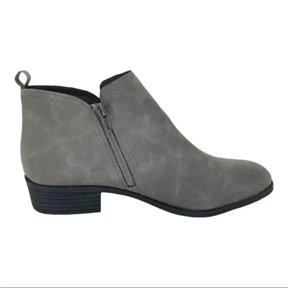 Sun + Stone Cadee Grey Faux Leather Womens Booties - Picture 3 of 11